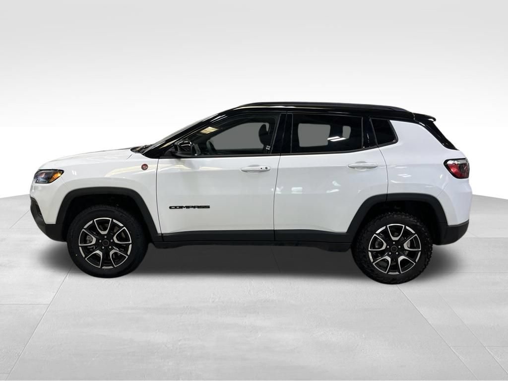 Used 2025 Jeep Compass Trailhawk AWD/4WD image 2