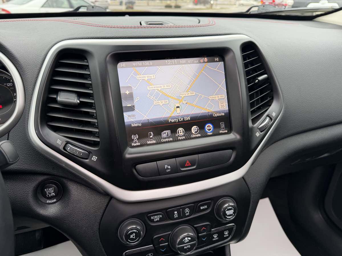 Used 2016 Jeep Cherokee Trailhawk w/ Comfort/Convenience Group image 24