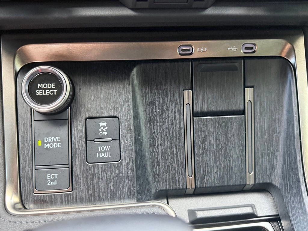Used 2025 Lexus GX 550 w/ Cold Area Package AWD/4WD image 36