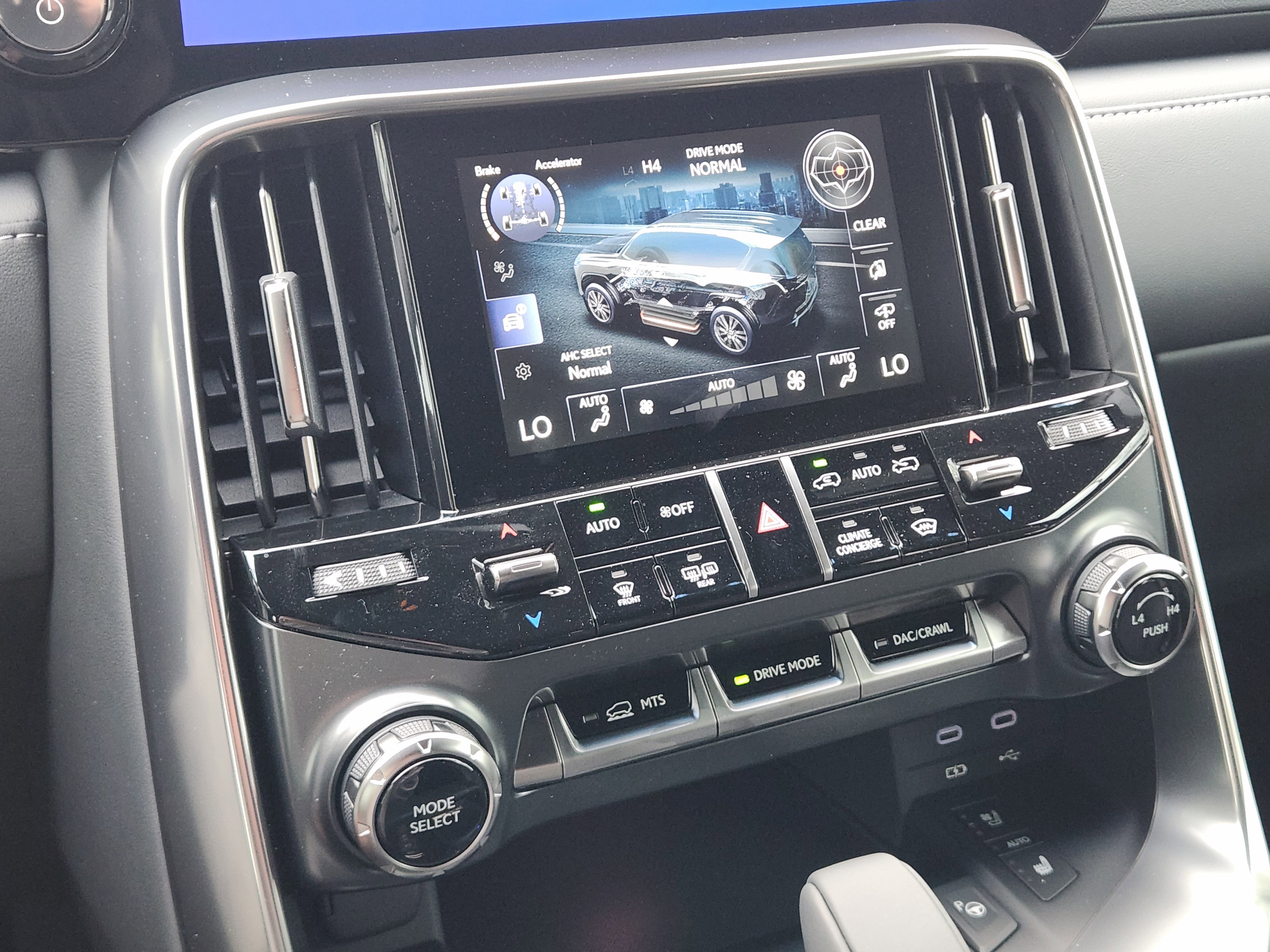 New 2026 Lexus LX 700h Luxury image 13