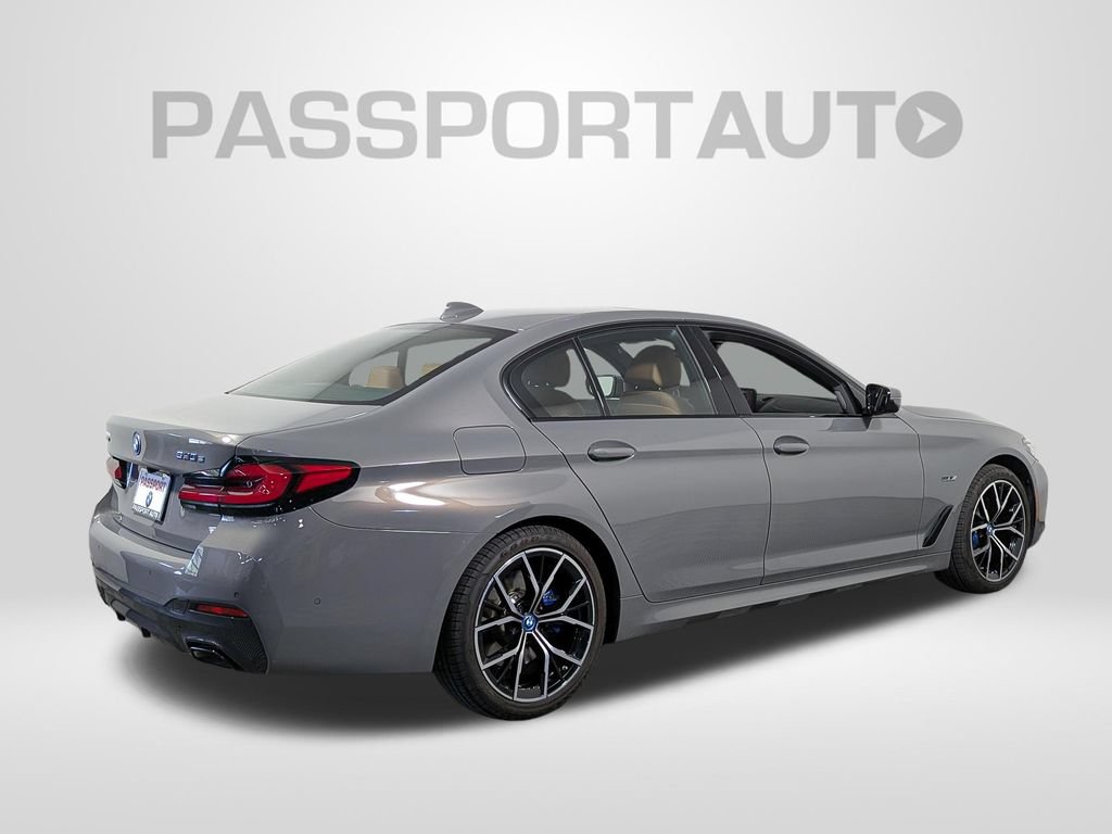 Used 2022 BMW 530e xDrive w/ Premium Package AWD/4WD image 7