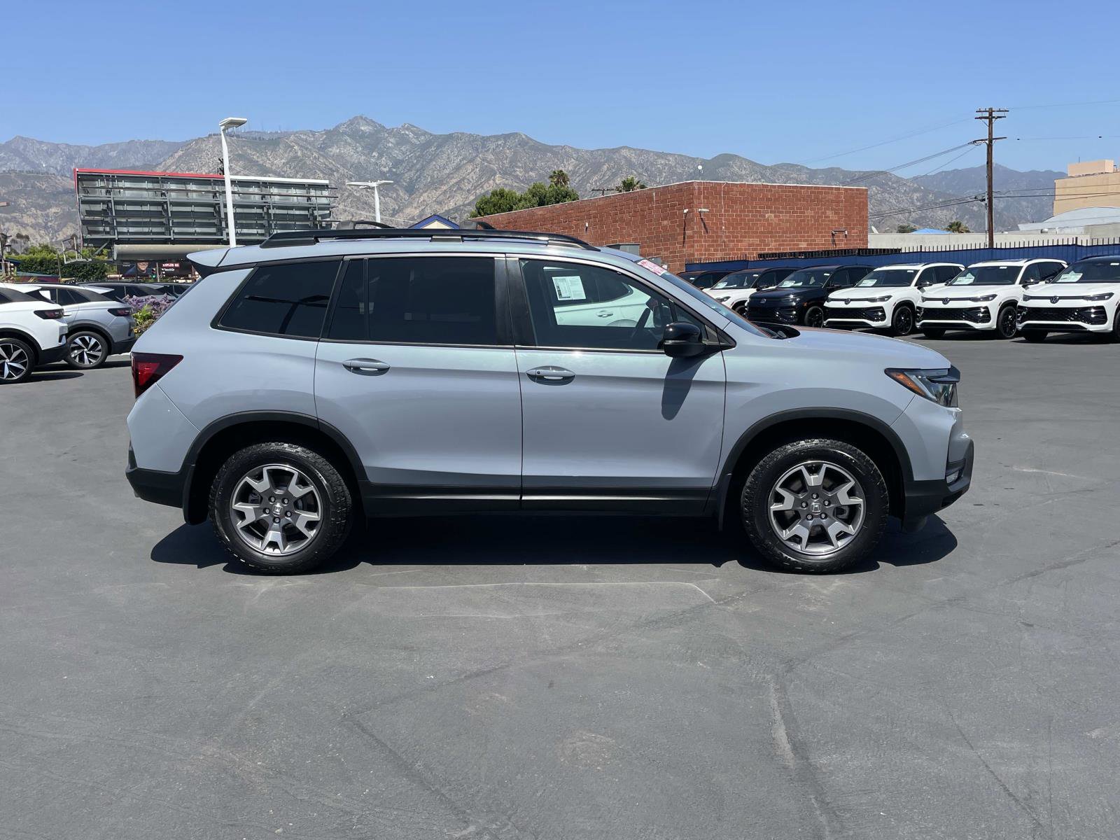 Used 2023 Honda Passport TrailSport image 3