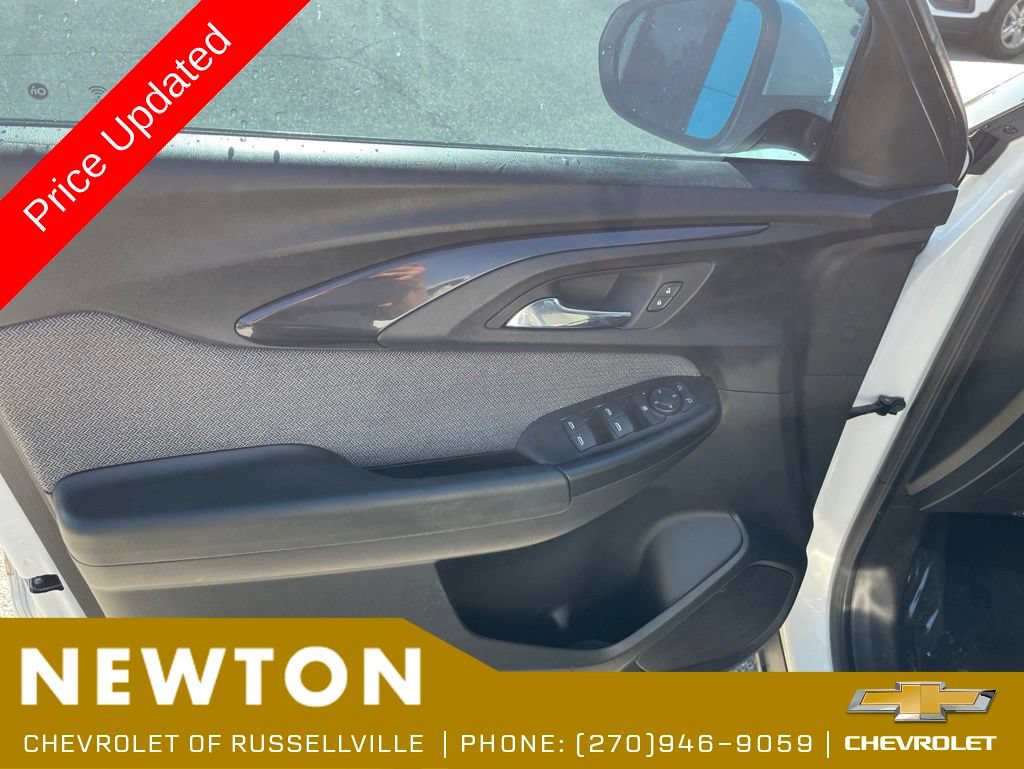 Used 2023 Chevrolet TrailBlazer LT FWD image 8