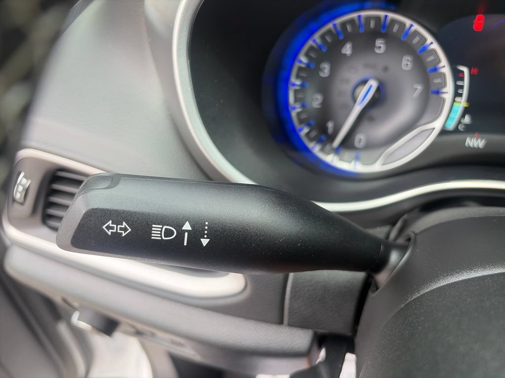 Used 2026 Chrysler Pacifica Select FWD image 33