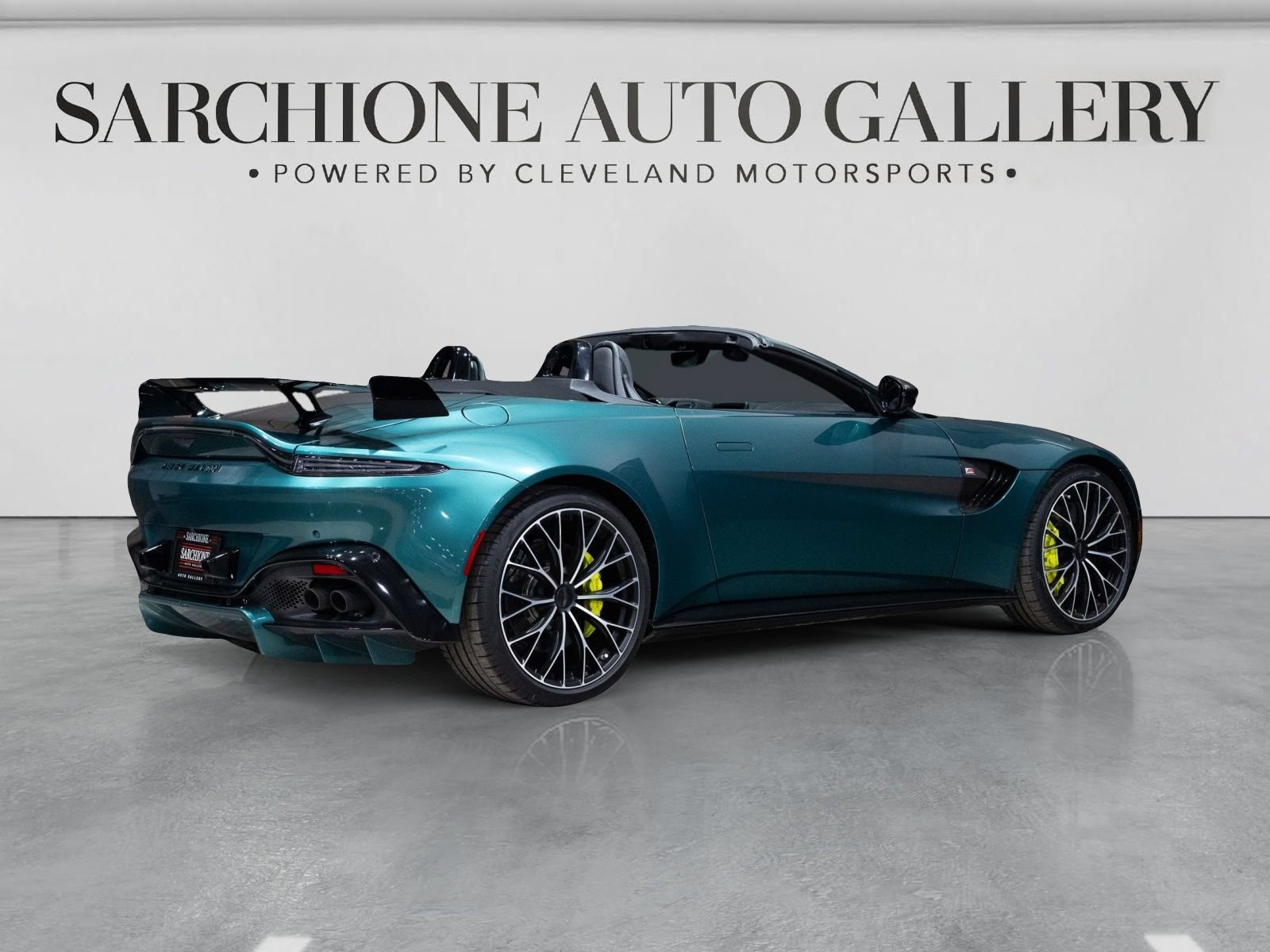 Used 2023 Aston Martin V8 Vantage Roadster RWD image 11