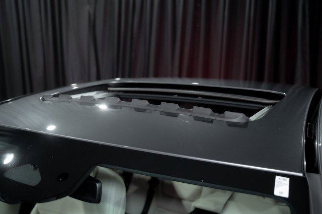 New 2025 Mercedes-Benz C 300 Sedan image 9