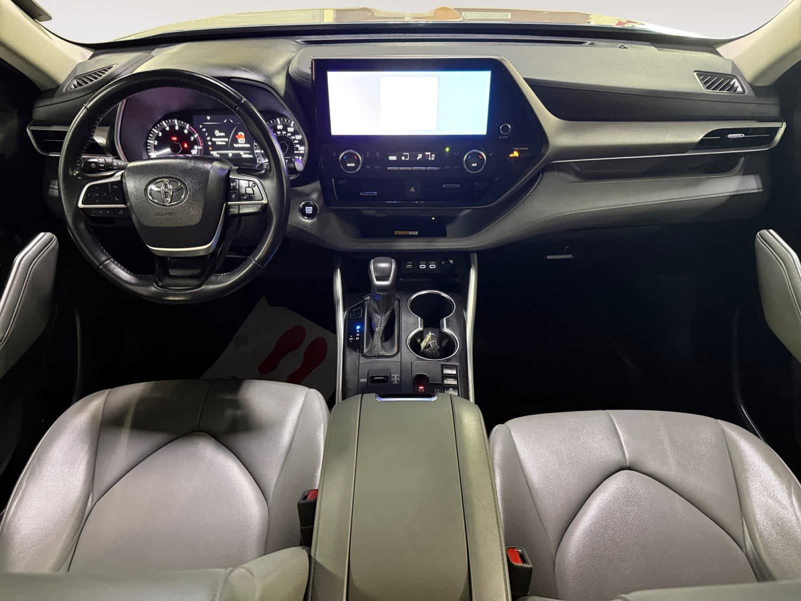 Used 2023 Toyota Highlander XLE FWD image 17