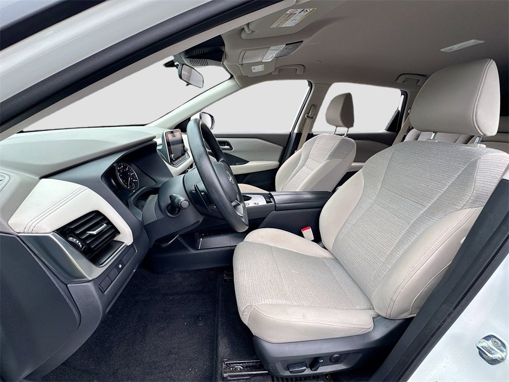 Used 2023 Nissan Rogue SV image 12