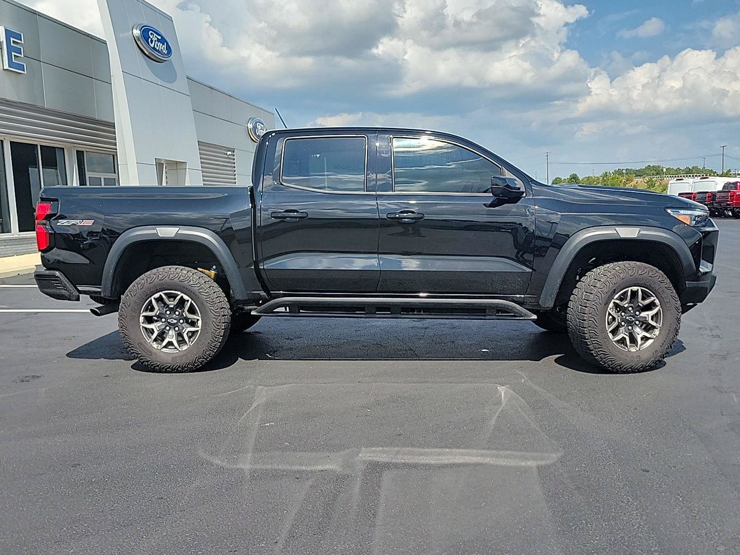 Used 2023 Chevrolet Colorado ZR2 w/ ZR2 Convenience Package III AWD/4WD image 9
