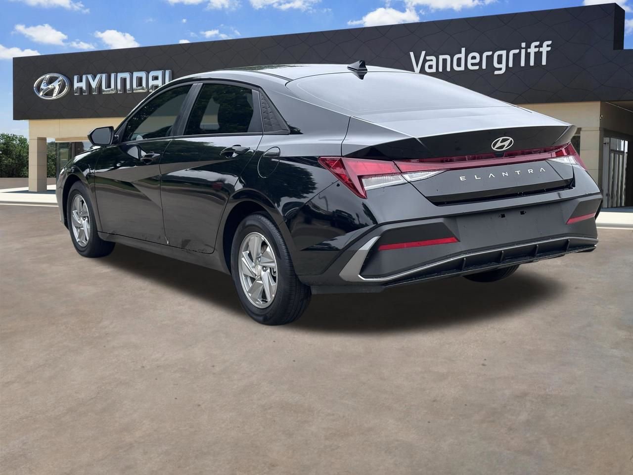 Used 2026 Hyundai Elantra SE FWD image 10
