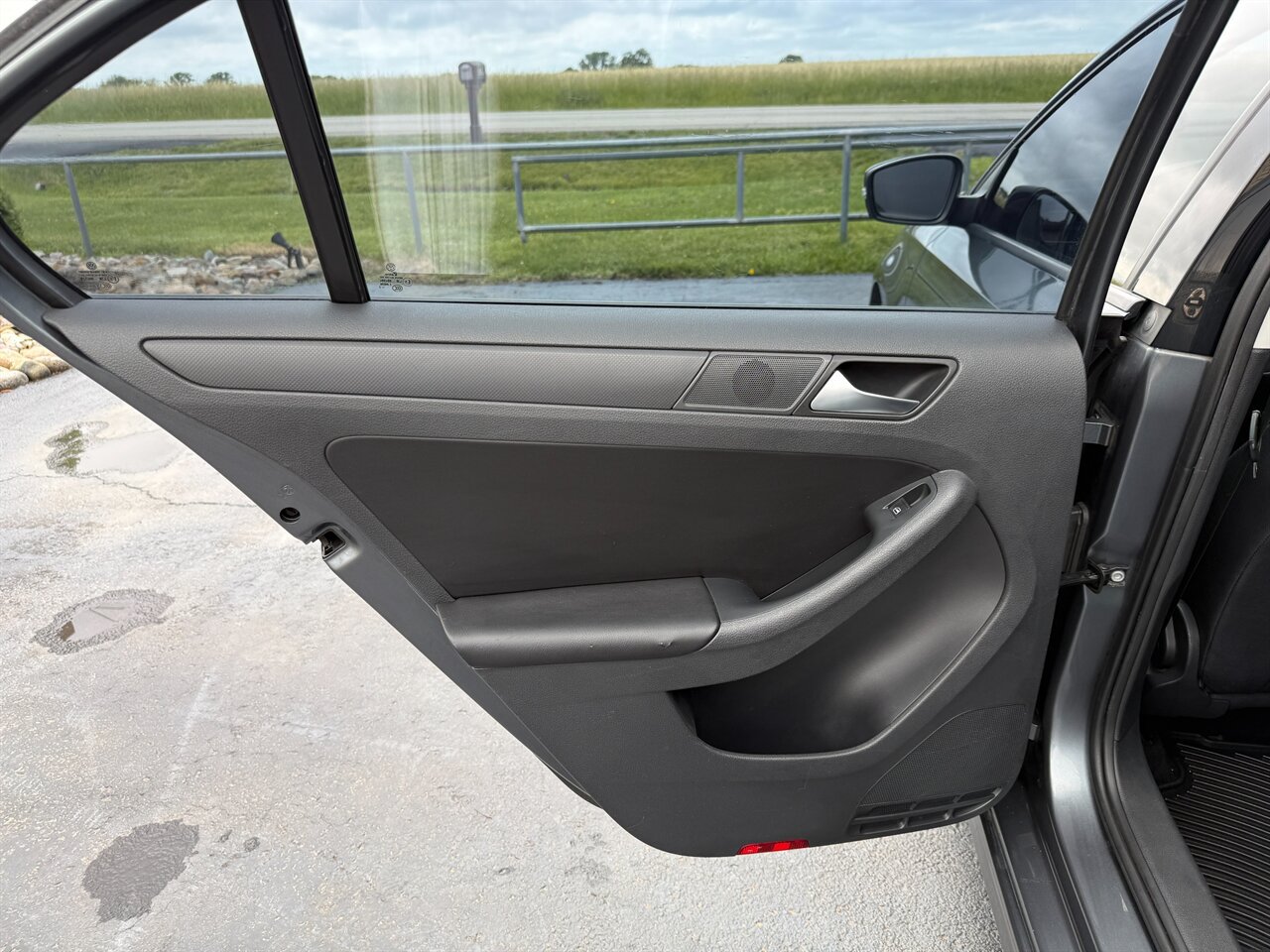 Used 2012 Volkswagen Jetta SE FWD image 28