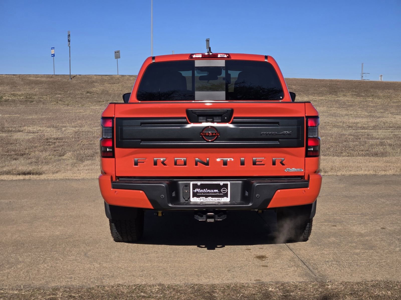 Used 2025 Nissan Frontier PRO-4X image 8