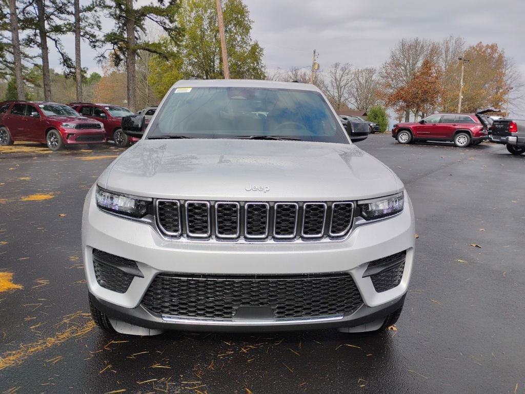 New 2025 Jeep Grand Cherokee 4WD image 2