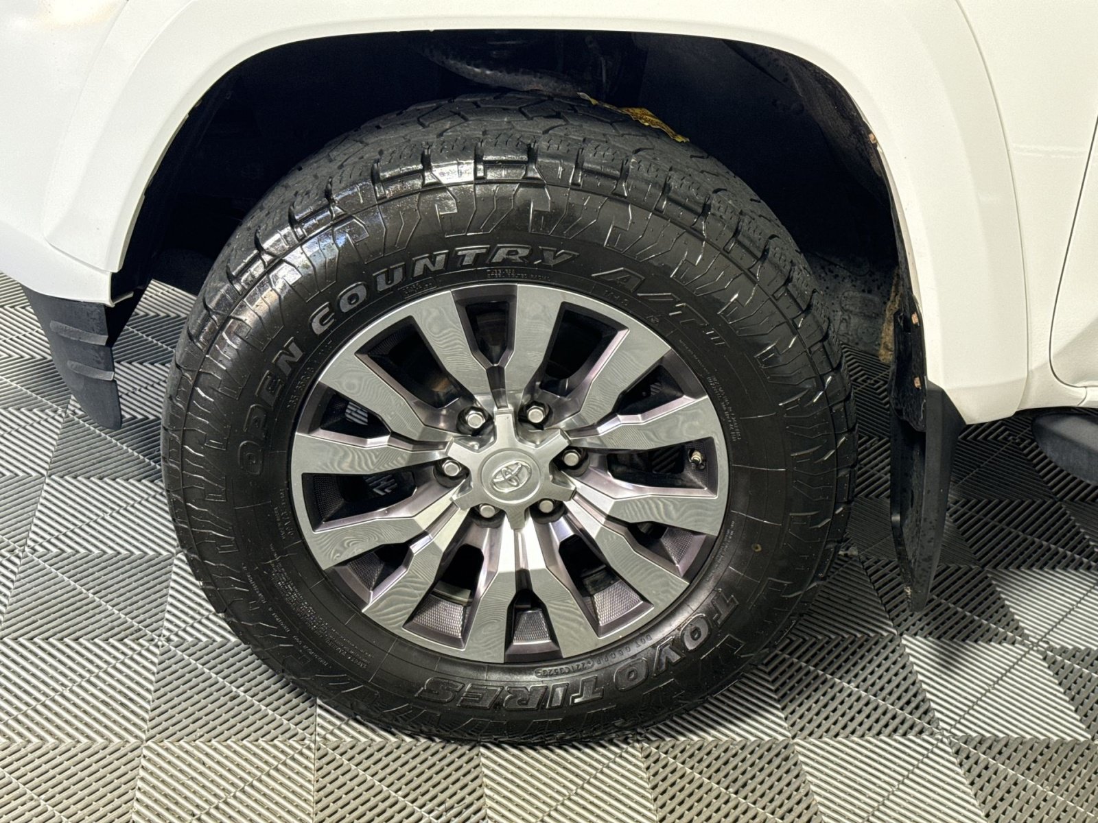 Used 2021 Toyota Tacoma Limited AWD/4WD image 12