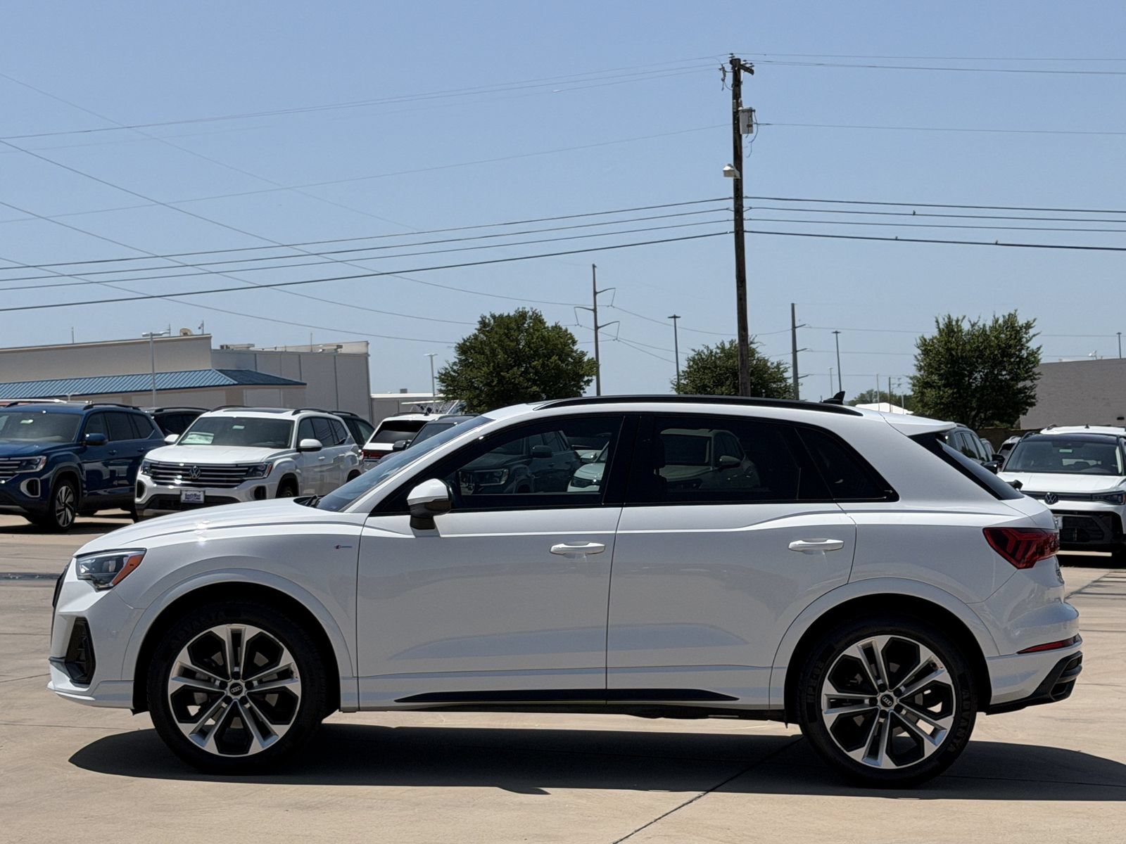 Used 2021 Audi Q3 2.0T Premium w/ 20" Wheel Package AWD/4WD image 7