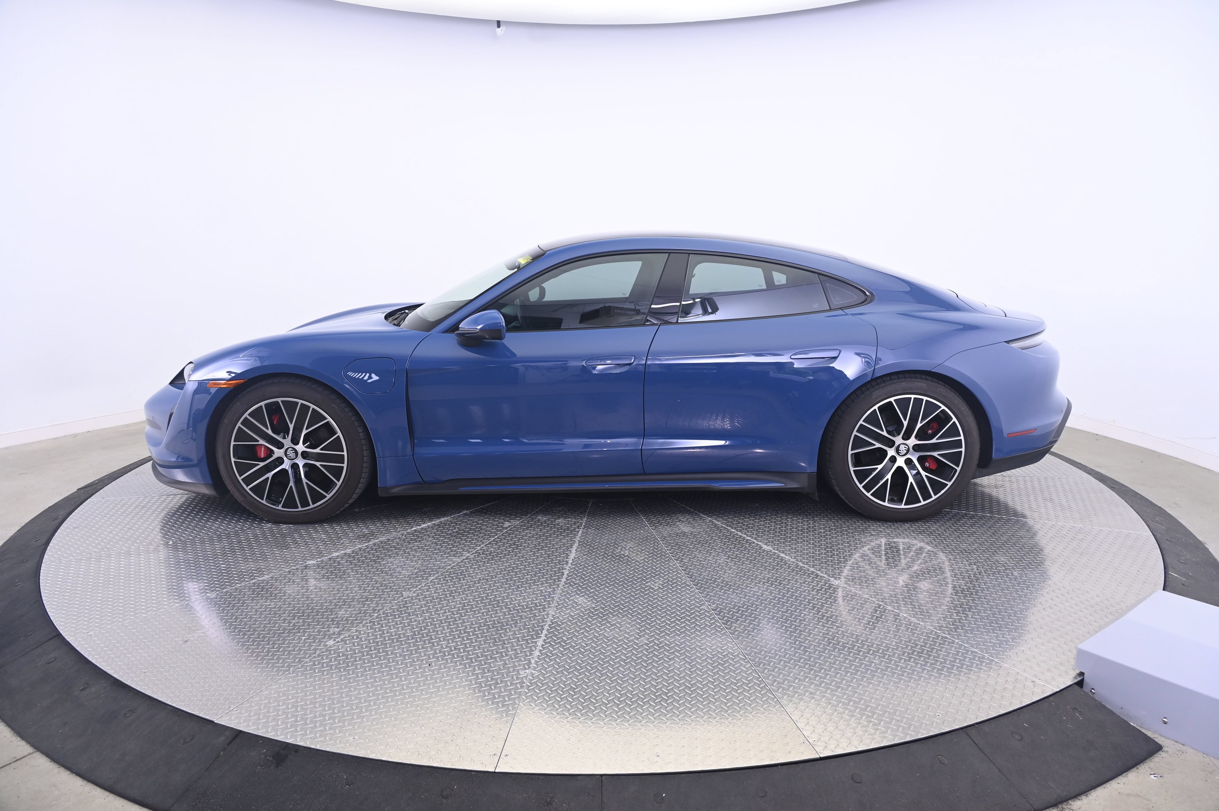 Certified 2023 Porsche Taycan 4S AWD/4WD image 2