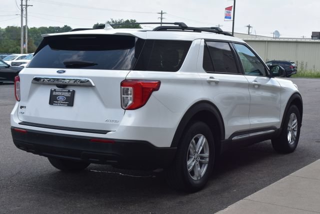 Used 2023 Ford Explorer XLT AWD/4WD image 9