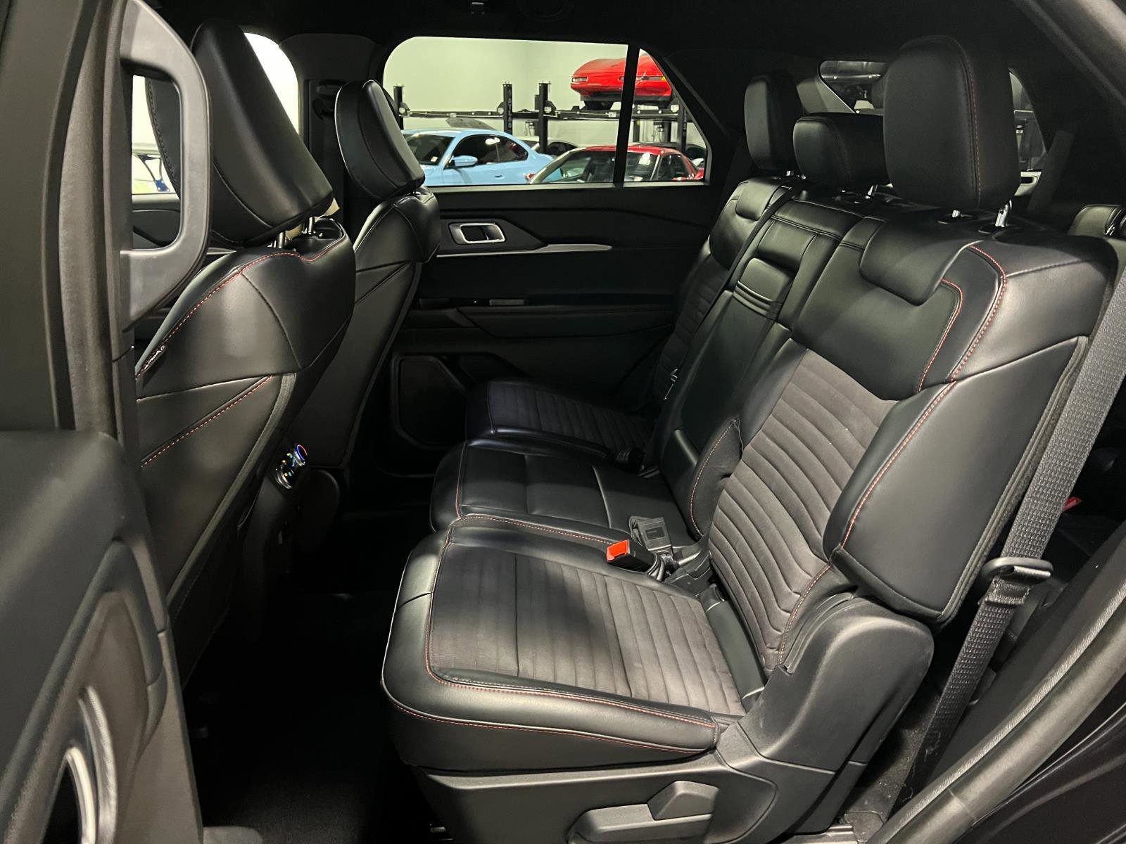 Used 2025 Ford Explorer ST-Line w/ ST-Line Street Pack image 27