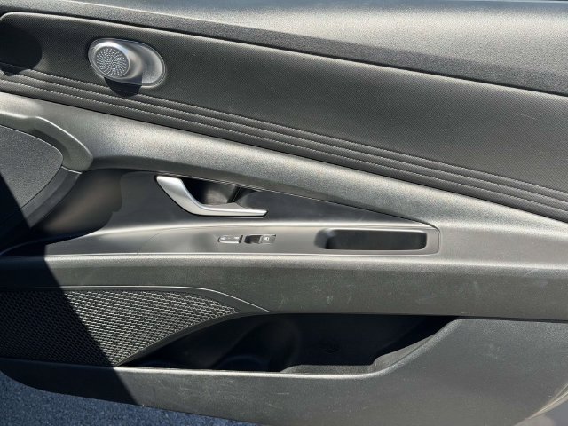 Used 2021 Hyundai Elantra Limited FWD image 11