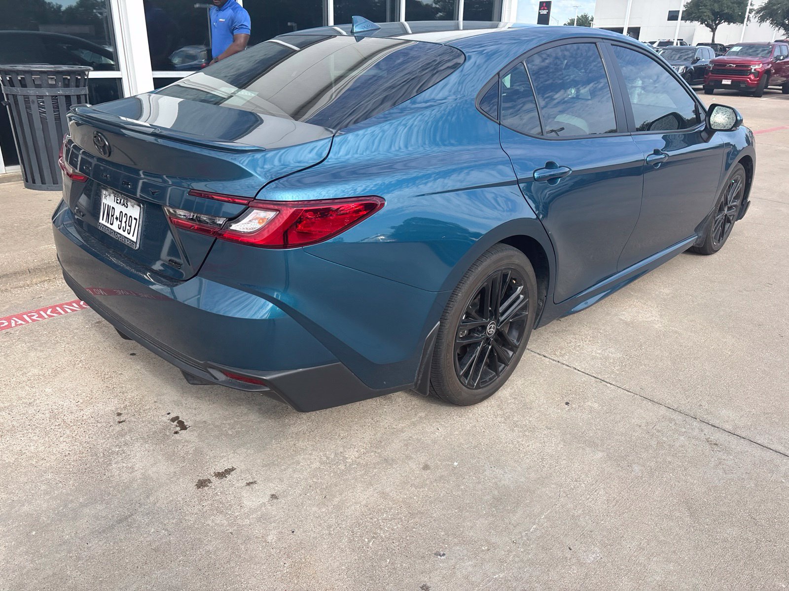 Used 2025 Toyota Camry SE w/ Convenience Package FWD image 5