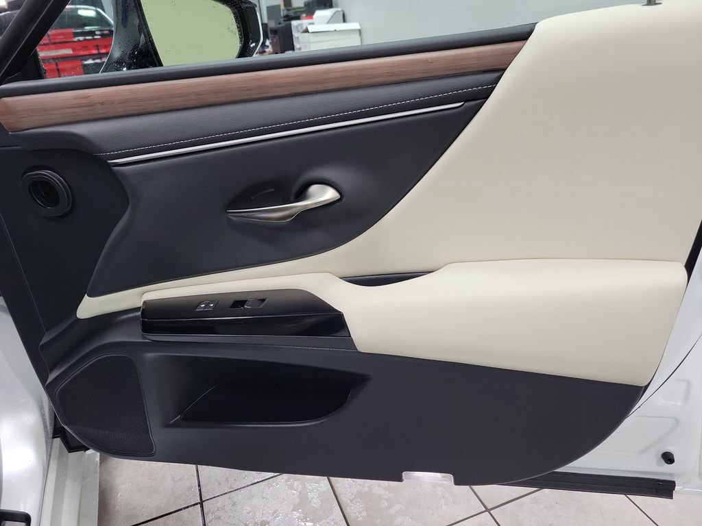 Used 2024 Lexus ES 300h w/ Premium Package FWD image 23