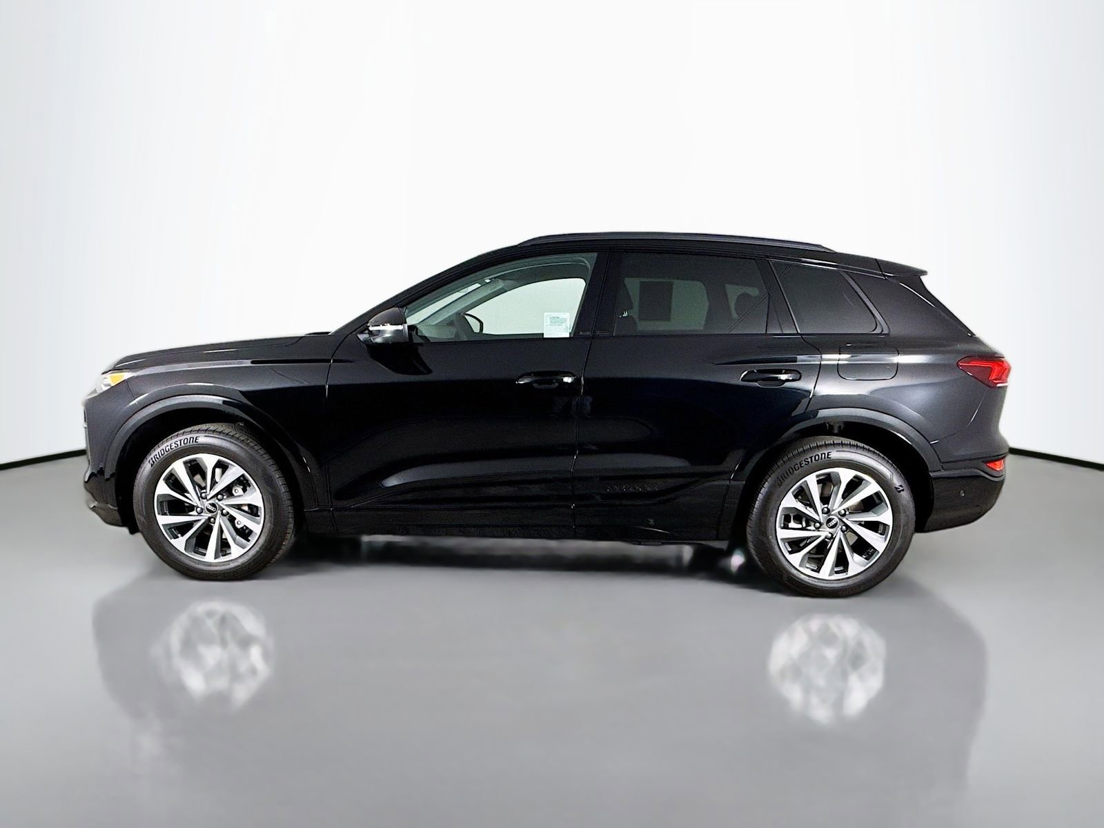 Used 2025 Audi Q6 e-tron Premium w/ Convenience Package AWD/4WD image 4