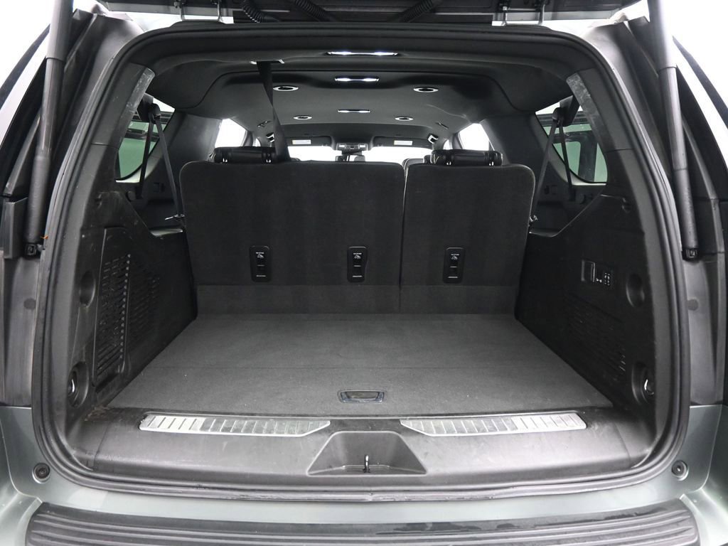 Used 2023 Chevrolet Suburban Premier image 22