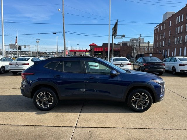 Used 2024 Chevrolet Trax LT w/ Driver Confidence Package image 5