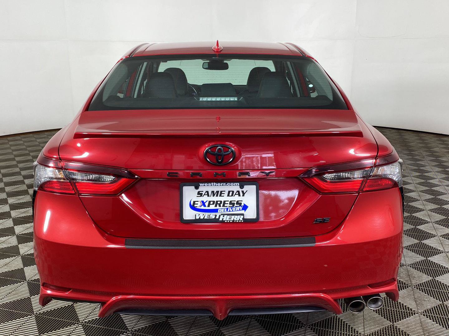 Used 2023 Toyota Camry SE w/ Cold Weather Package FWD image 5