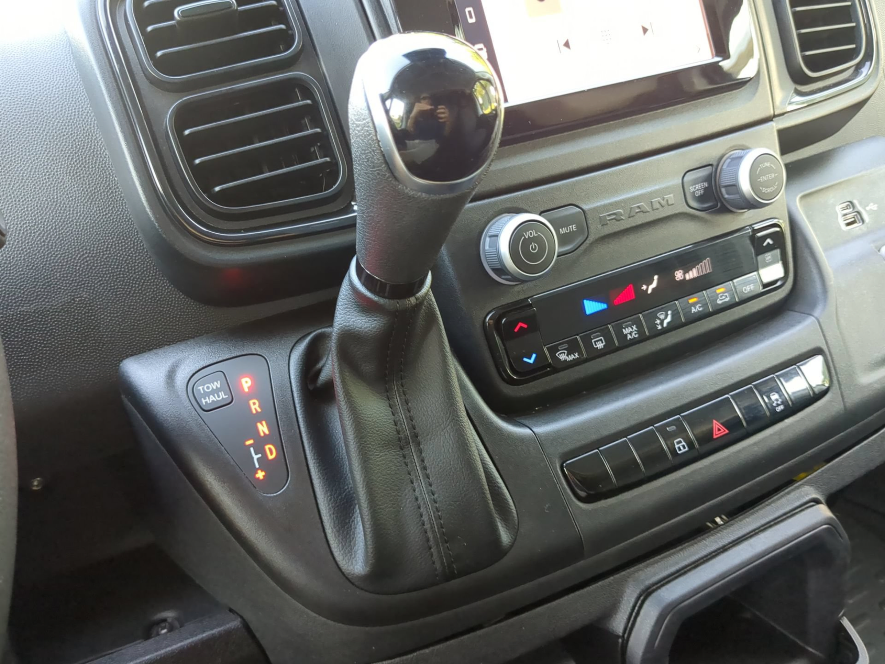Used 2025 RAM ProMaster 2500 w/ U-Haul Equipment Group FWD image 54