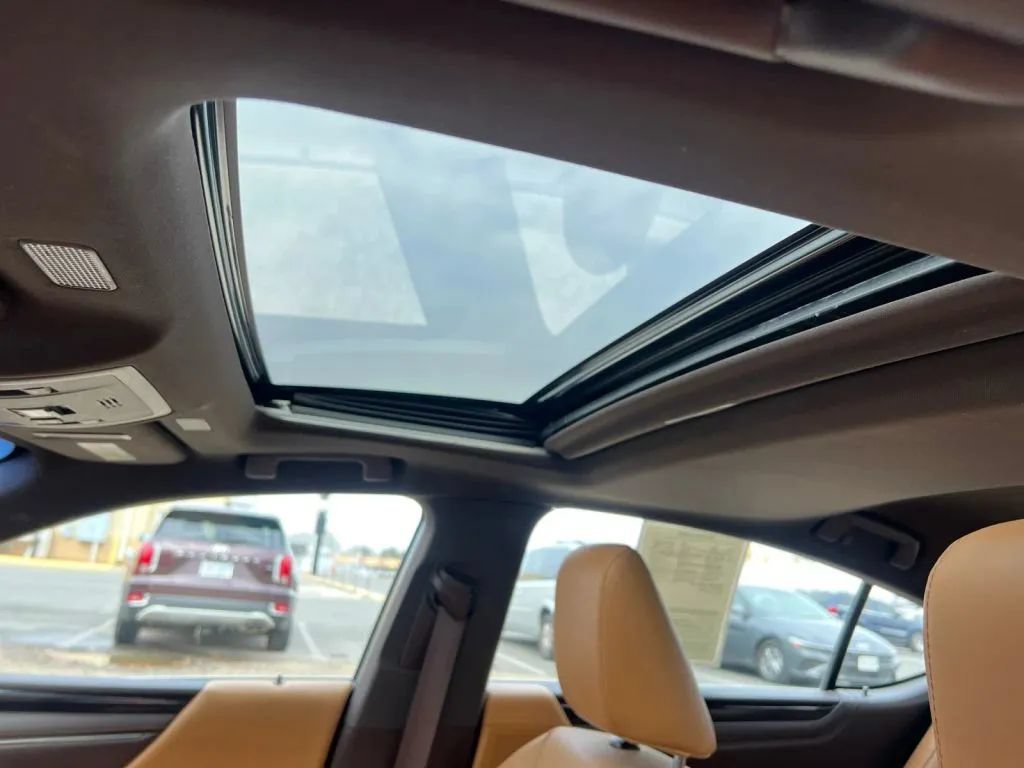 Used 2019 Lexus ES 350 w/ Premium Package FWD image 40