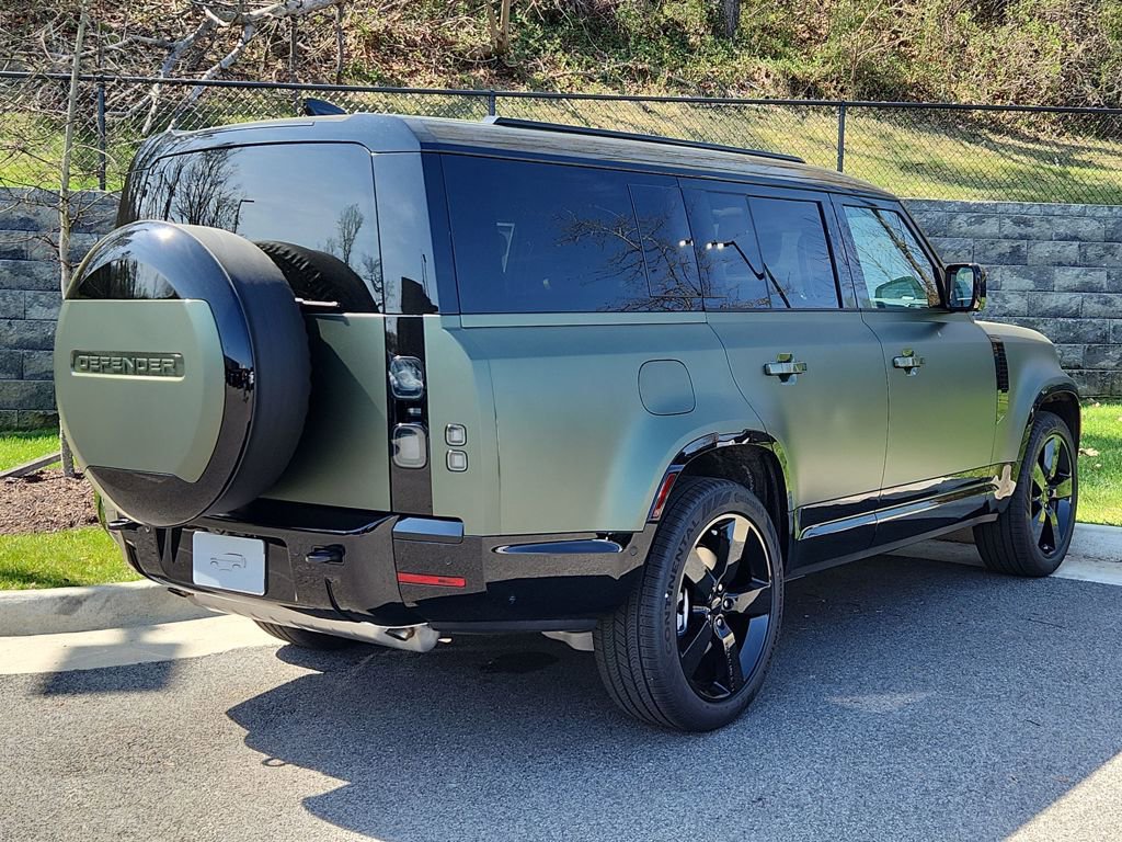 New 2026 Land Rover Defender 130 X-Dynamic SE image 2