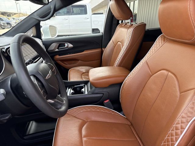 Used 2024 Chrysler Pacifica Pinnacle image 5