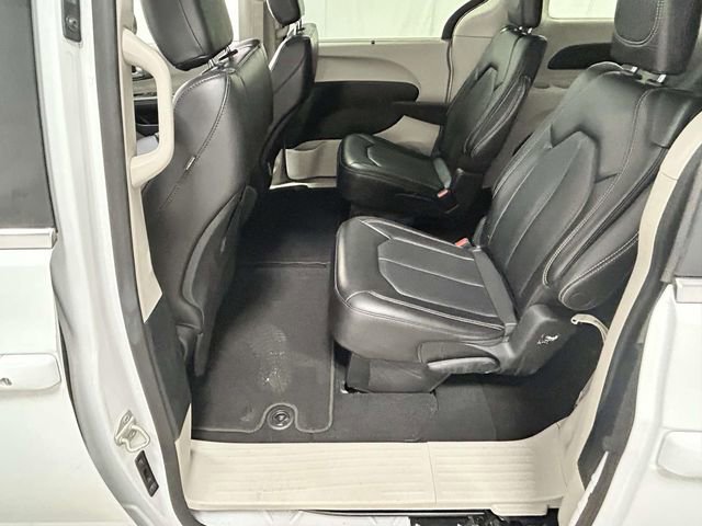 Used 2023 Chrysler Pacifica Touring-L FWD image 8