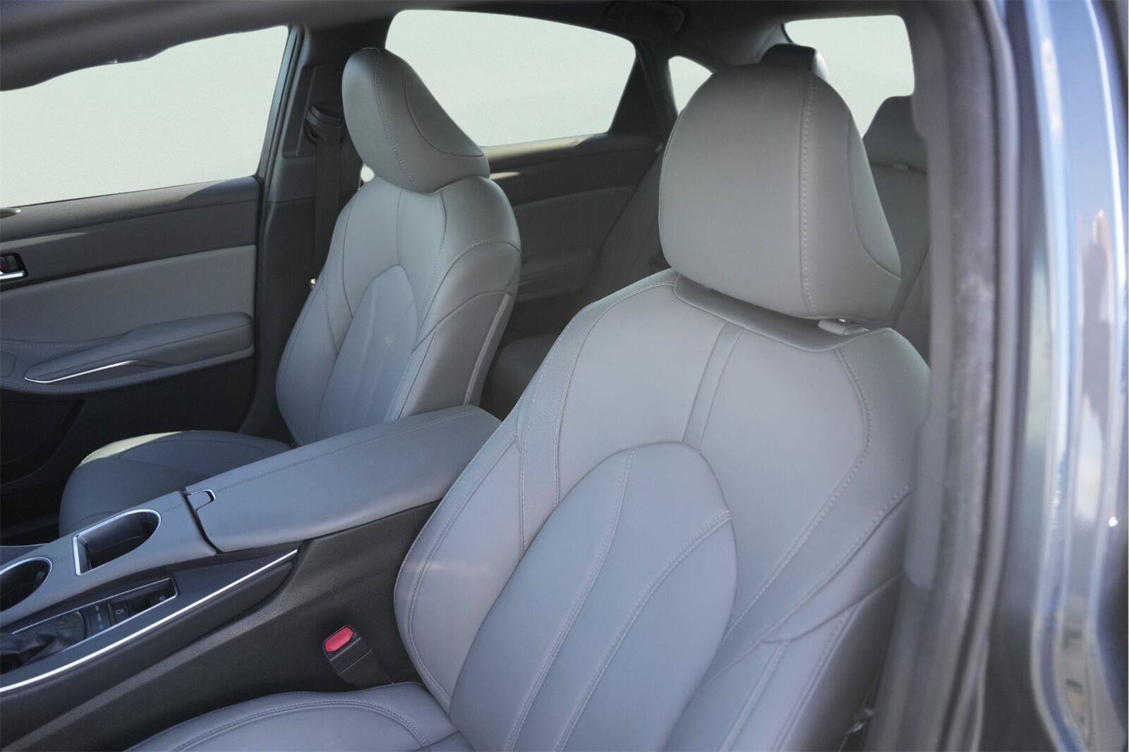 Used 2019 Toyota Avalon XLE w/ Moonroof Package FWD image 10