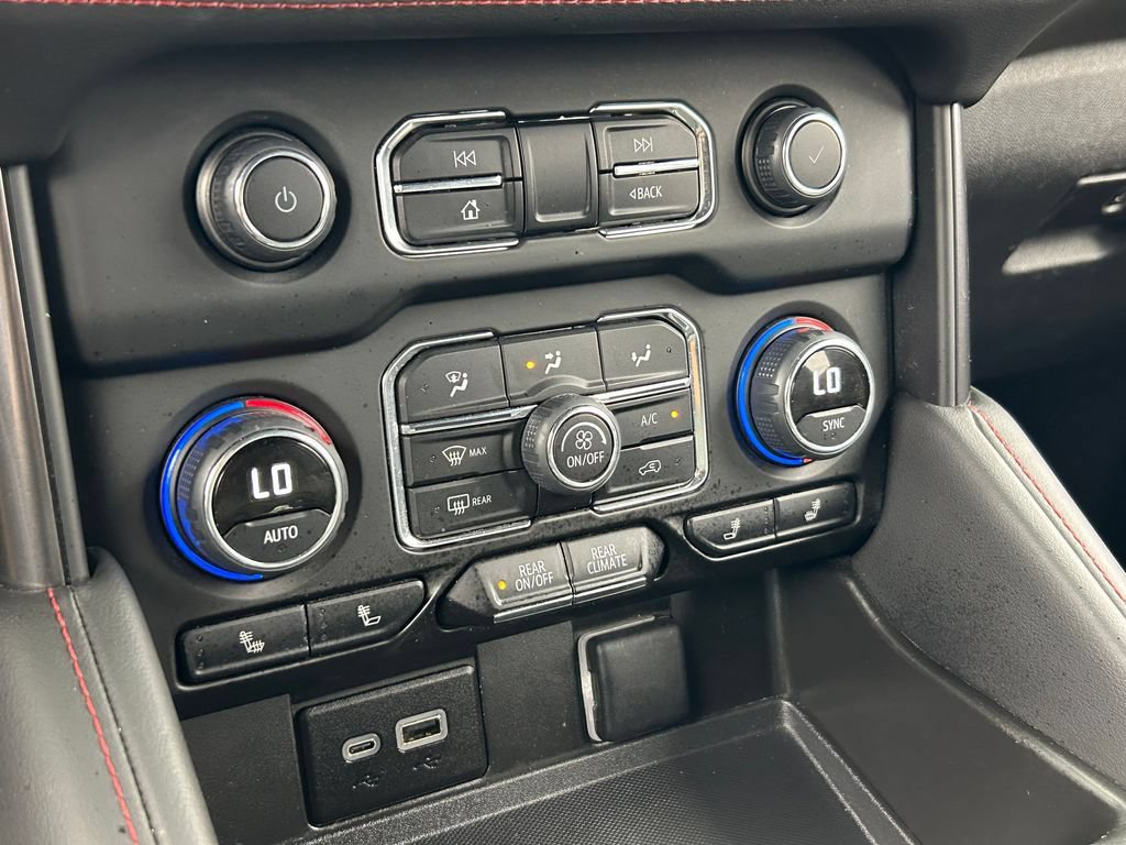 Used 2024 Chevrolet Suburban RST RWD image 25