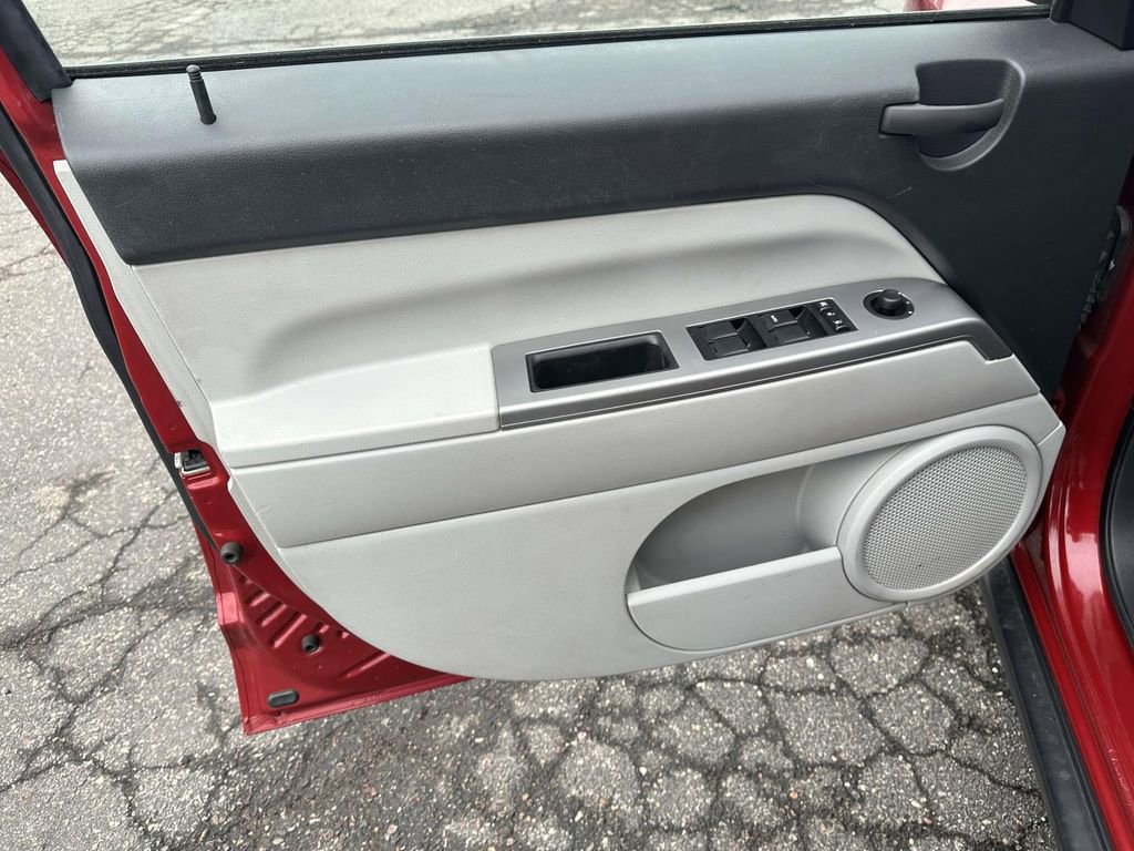 Used 2007 Jeep Compass Sport image 16