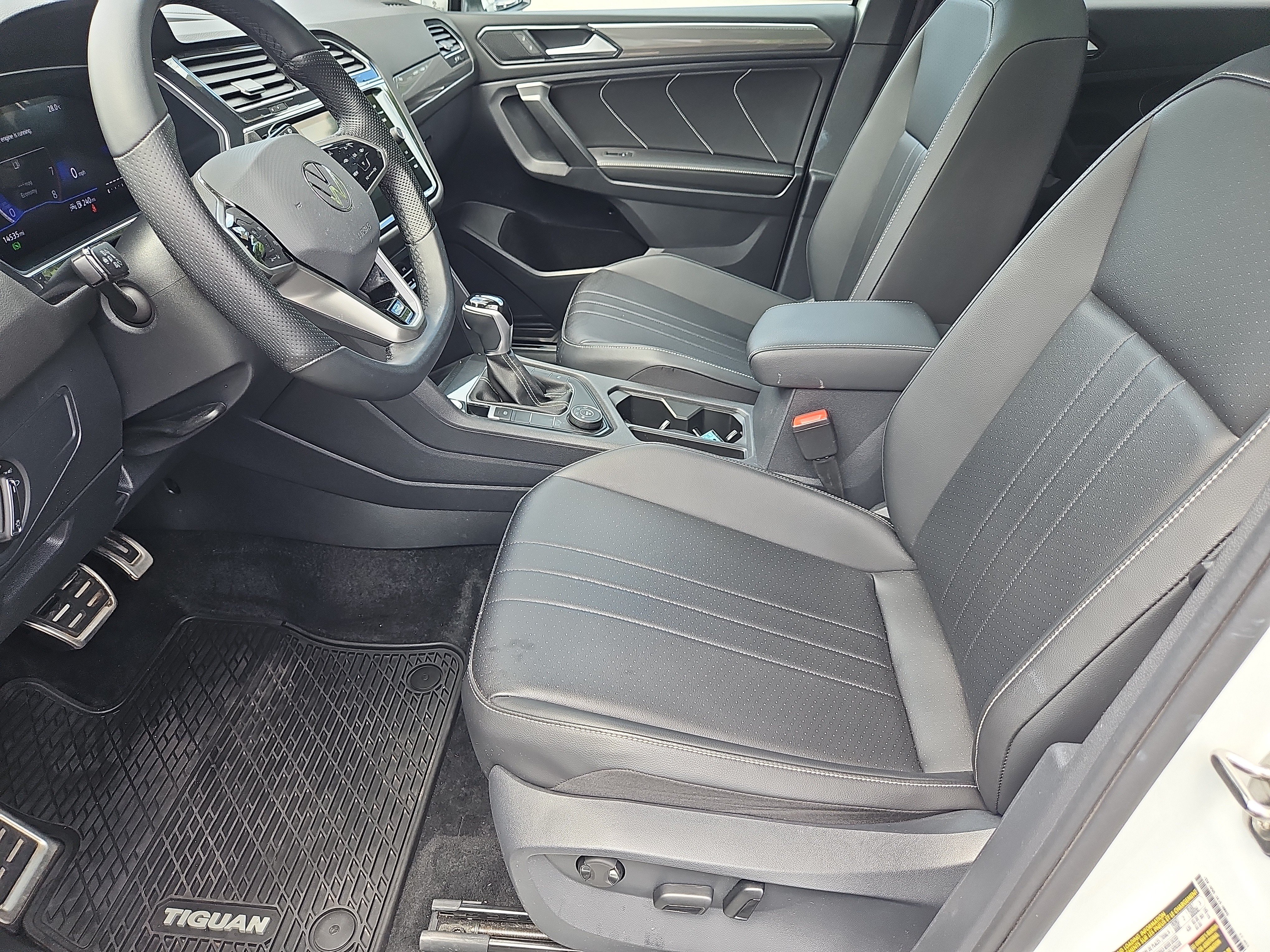 Certified 2024 Volkswagen Tiguan SE R-Line AWD/4WD image 32