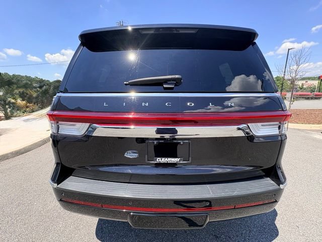Used 2024 Lincoln Navigator Reserve AWD/4WD image 3