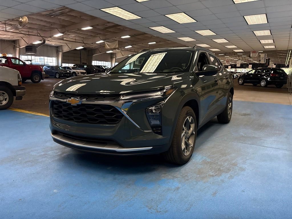 Certified 2025 Chevrolet Trax LT FWD image 10