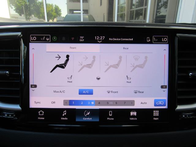 Used 2025 Chrysler Pacifica Select image 49