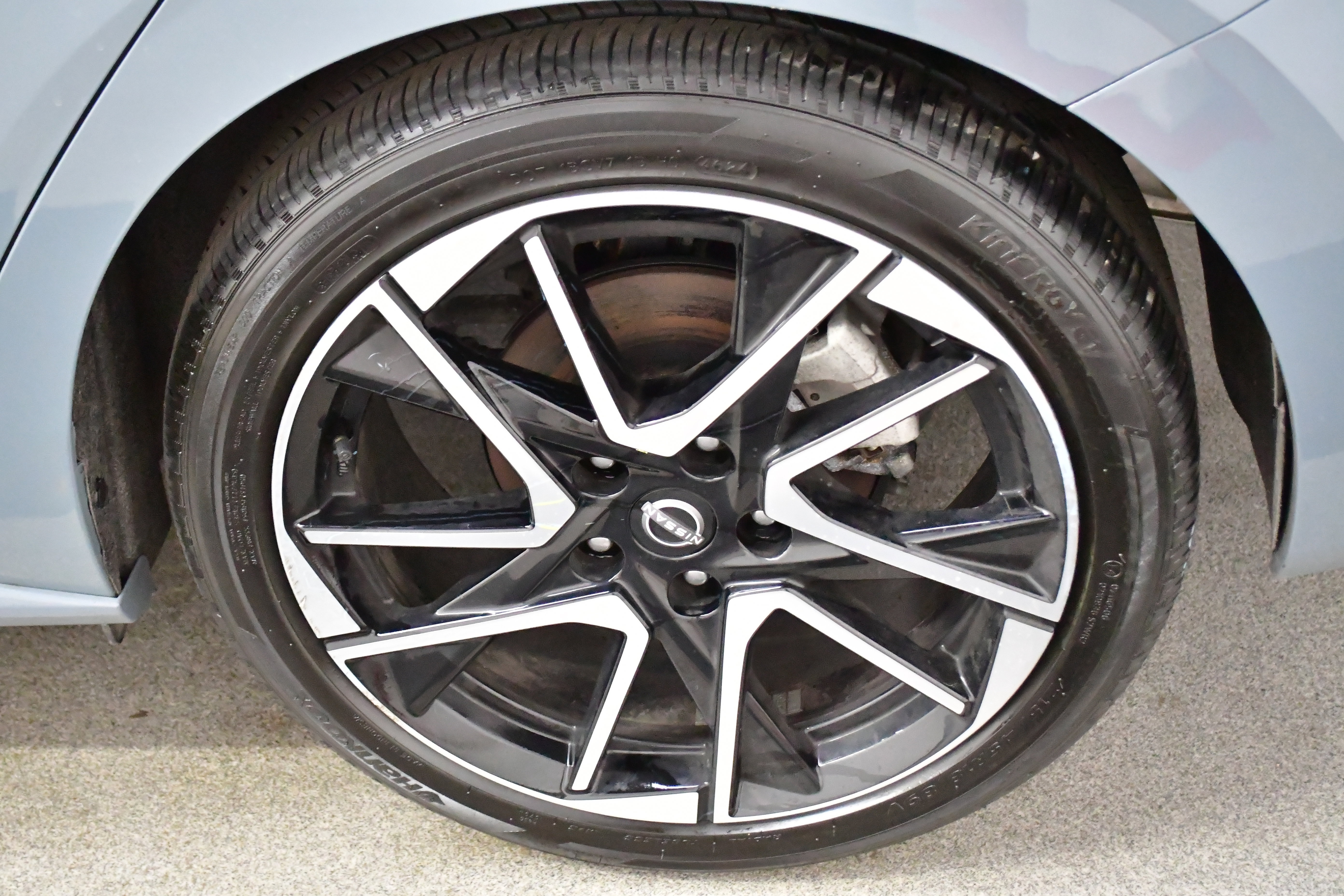 Used 2025 Nissan Sentra SR w/ SR Premium Package image 33