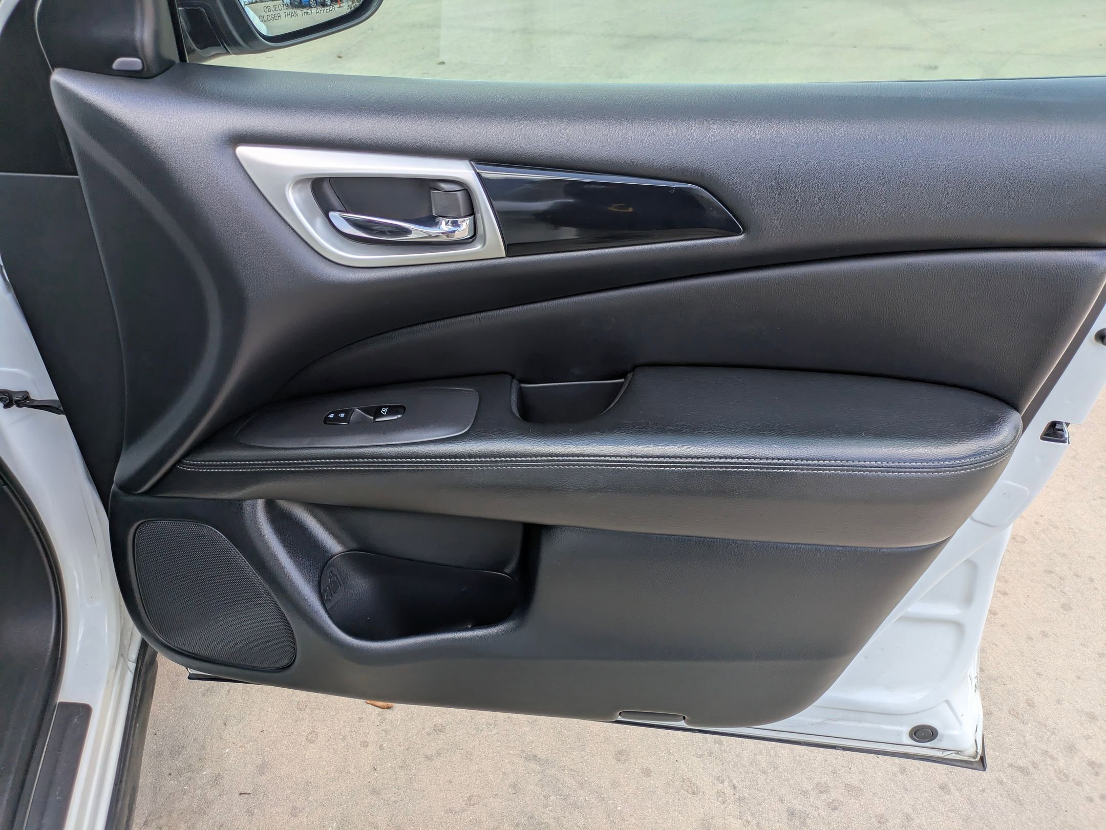 Used 2020 Nissan Pathfinder SV image 30