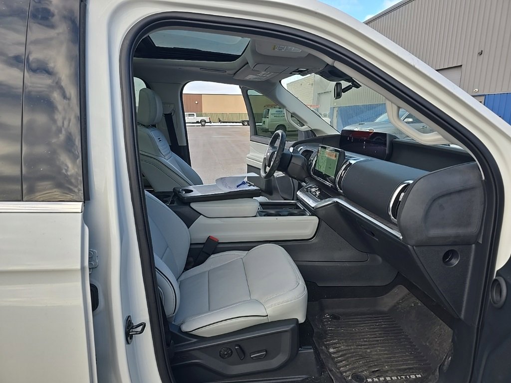 Used 2025 Ford Expedition Platinum w/ Platinum Ultimate Package image 17