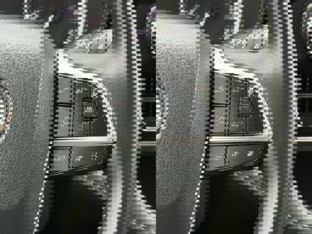 Used 2025 Toyota Highlander LE image 22