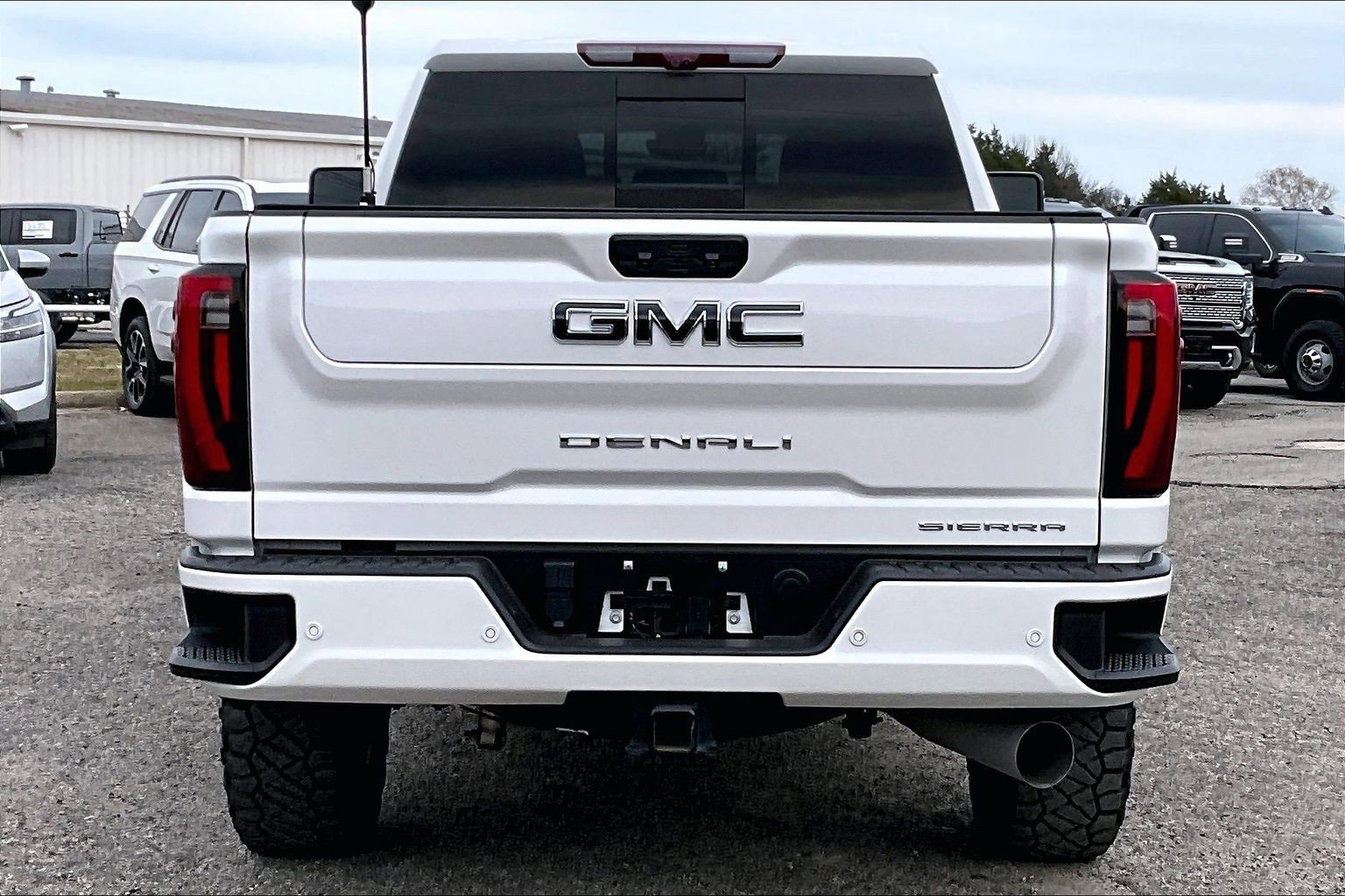 Used 2024 GMC Sierra 2500 Denali Ultimate image 4