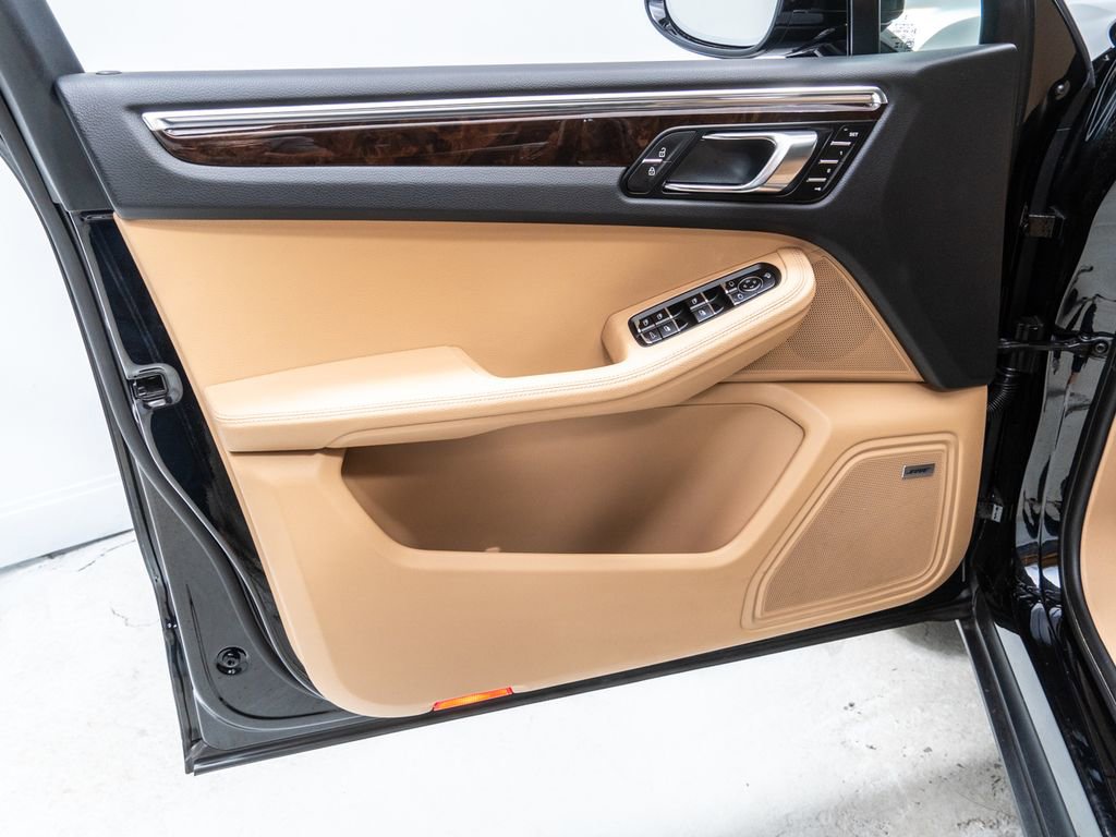Used 2025 Porsche Macan image 23