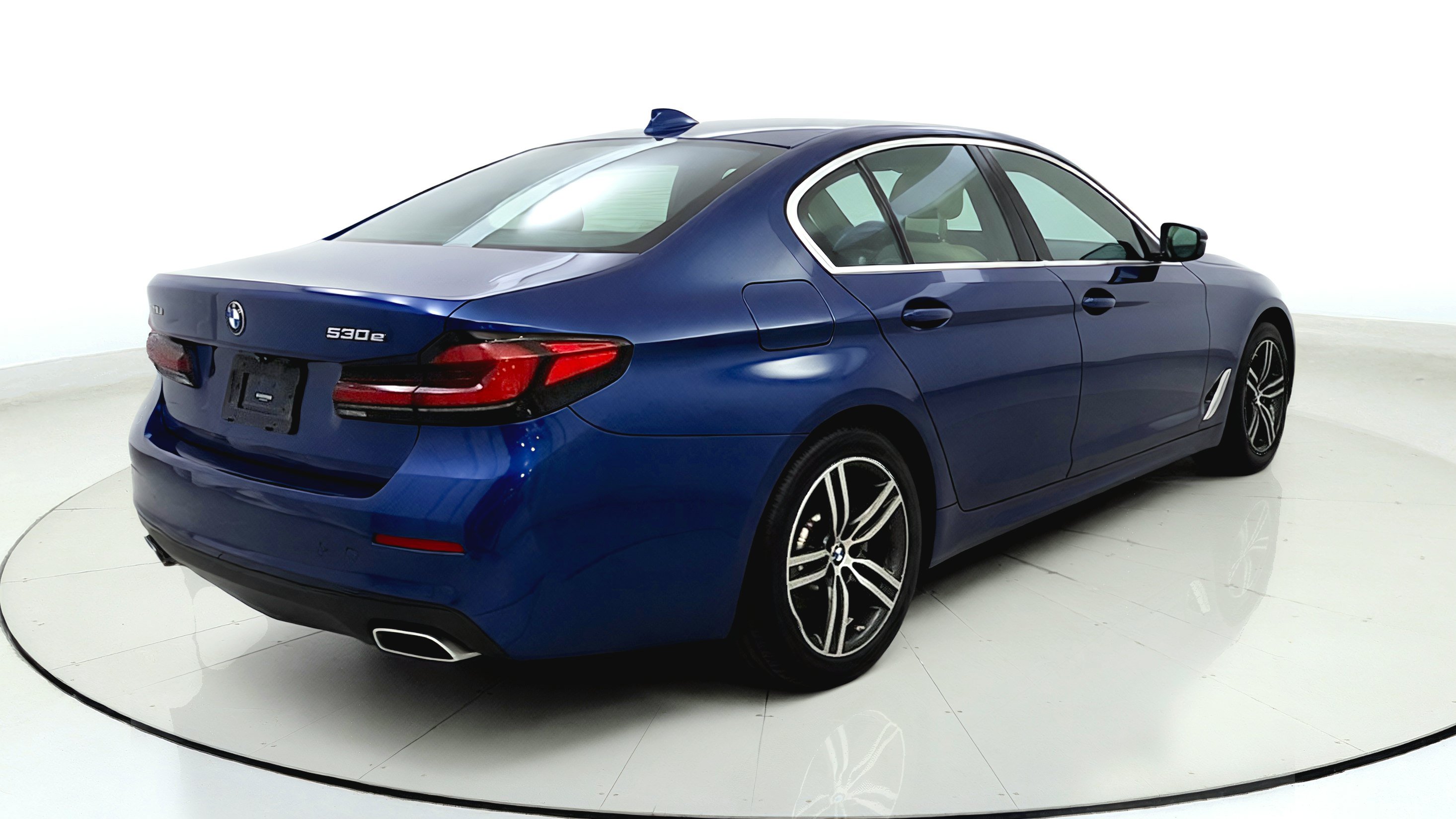 Used 2021 BMW 530e xDrive w/ Premium Package AWD/4WD image 12