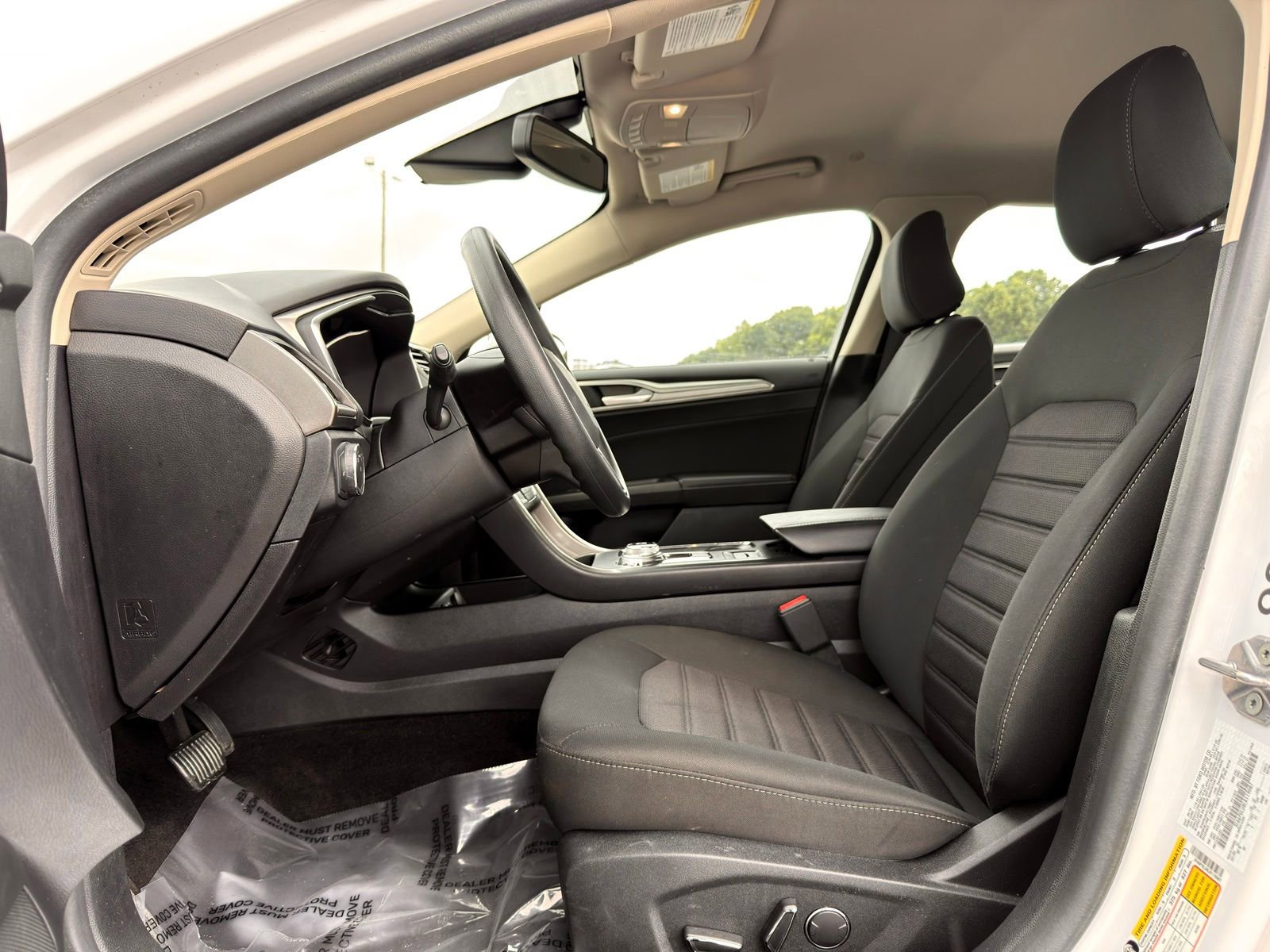 Used 2020 Ford Fusion SE FWD image 12