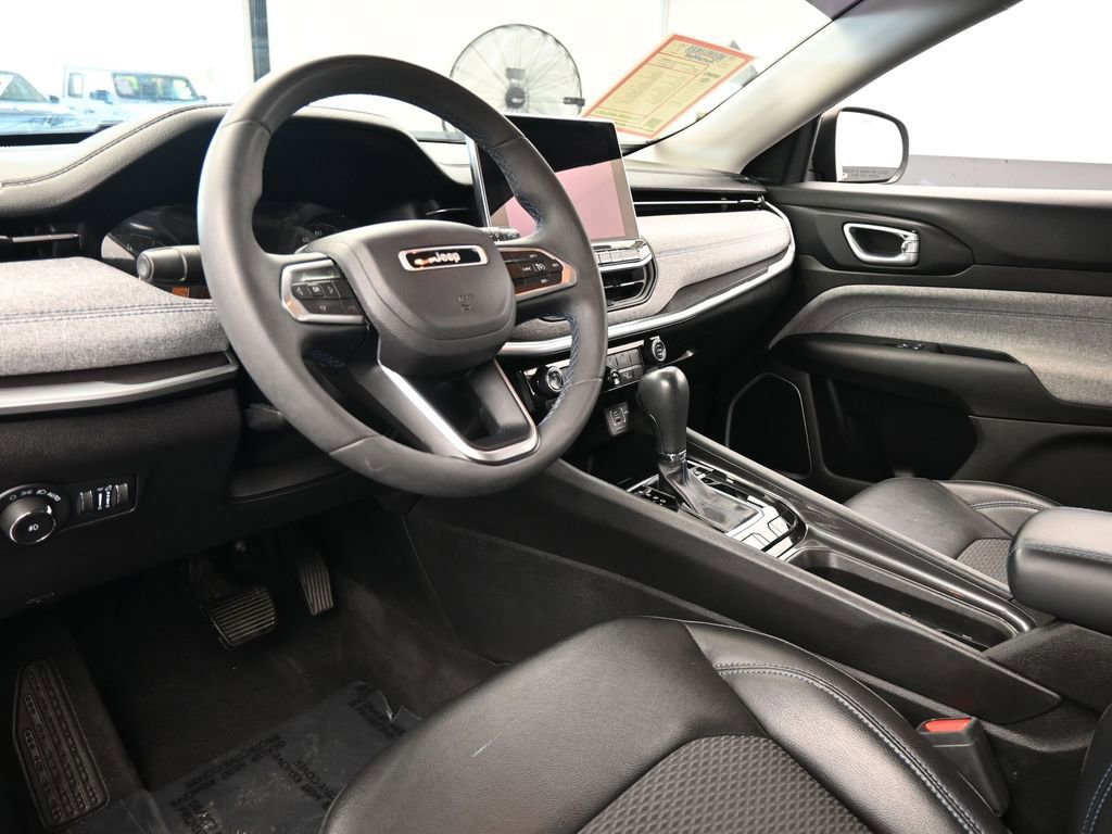 Used 2022 Jeep Compass Latitude image 12